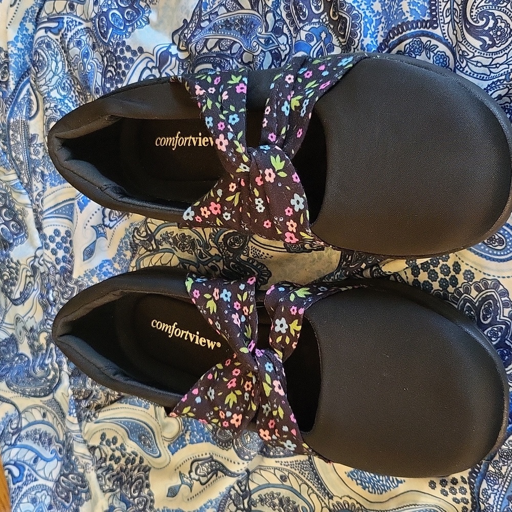 NWOT comfortview slip on Mary Jane's